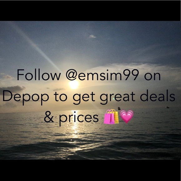 CLOTHING / MAKEUP - Picture 1 of 1